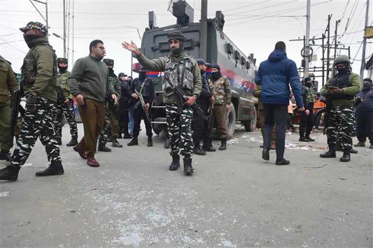 Srinagar grenade attack  civilians died in grenade attack in srinagar  ശ്രീനഗർ ഗ്രനേഡ് ആക്രമണം  ഗ്രനേഡ് ആക്രമണം സാധാരണക്കാർ കൊല്ലപ്പെട്ടു