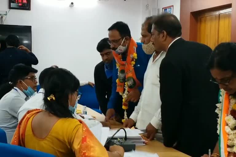 candiadtes filed nomination paper for Municipal Corporation Election in Berhampur