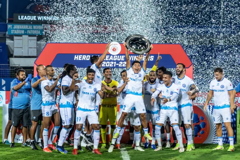 ISL  Jamshedpur FC lift maiden League Shield  Jamshedpur FC vs ATK Mohun Bagan  ഐഎസ്‌എല്‍  ലീഗ് വിന്നേഴ്‌സ് ഷീല്‍ഡ് ജംഷഡ്‌പൂരിന്  ജംഷഡ്‌പൂര്‍ എഫ്‌സി-എടികെ മോഹന്‍ ബഗാന്‍