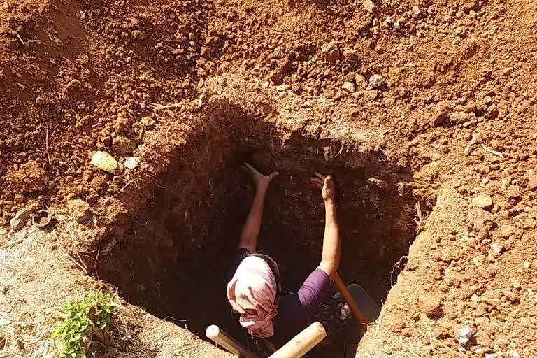 Women's Day:  Elderly woman in K'nataka breaks taboos, performs burials for nearly 2 decades