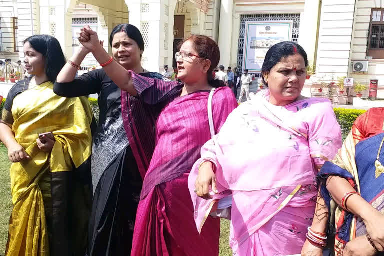 Women MLA demanded reservation in Bihar assembly On International Womens Day