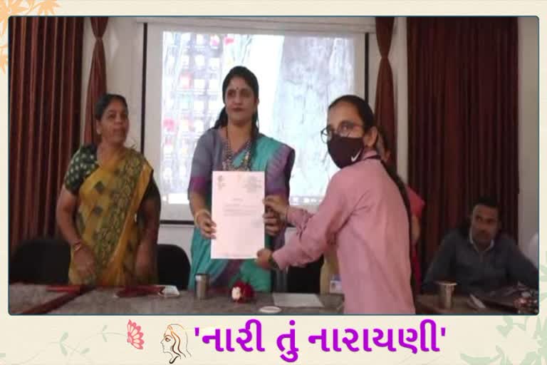 Women's Day 2022: સરકારી નોકરી છોડીને મહિલાઓના ઉત્કર્ષ માટે કામ કરતાં મહિલા કઈ રીતે બન્યાં પ્રેરણારૂપ, જૂઓ