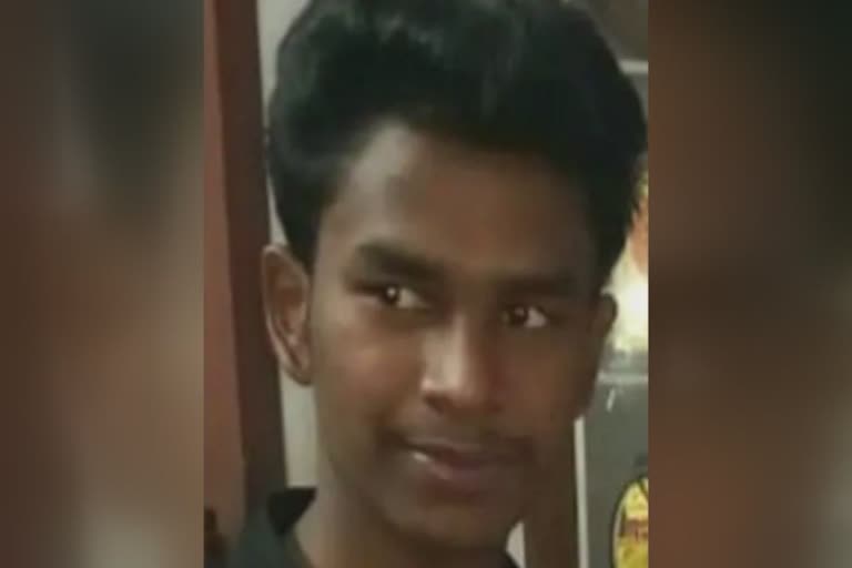 medical student found hanging at Palakkad Srikrishnapuram  പാലക്കാട് മെഡിക്കല്‍ വിദ്യാര്‍ഥിയെ തൂങ്ങിമരിച്ച നിലയില്‍ കണ്ടെത്തി  ശ്രീകൃഷ്‌ണപുരം മെഡിക്കല്‍ വിദ്യാര്‍ഥി തൂങ്ങിമരിച്ച നിലയില്‍  പാലക്കാട് മെഡിക്കല്‍ കോളജ് ഒന്നാം വര്‍ഷ വിദ്യാര്‍ഥി മരണം  First year student of Palakkad Medical College dies