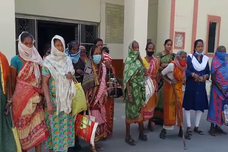 leprosy elderly woman