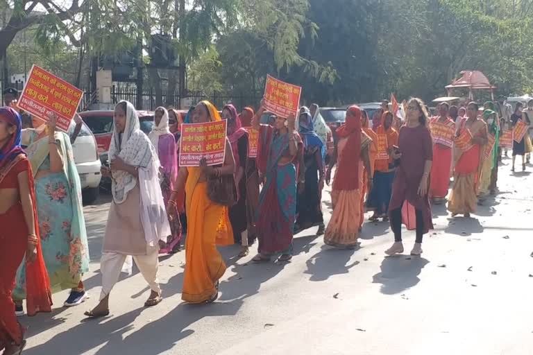 Demonstration of Chhattisgarhi Mahila Samaj