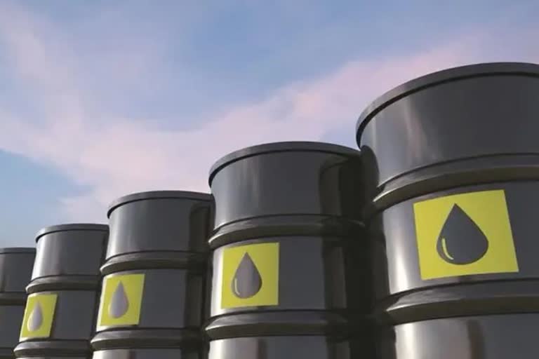 Oil prices climb again as US prepares to ban Russian crude  hiked oil prices in US  അമേരിക്കയില്‍ കുത്തനെ ഉയര്‍ന്ന് എണ്ണവില  US banned Russian crude hiked oil price  റഷ്യന്‍ ക്രൂഡ് ഓയിൽ നിരോധിച്ച് അമേരിക്ക