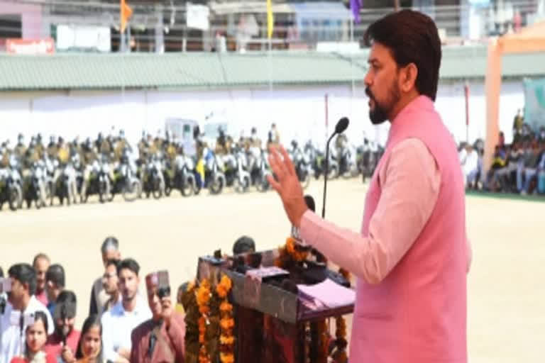 Anurag Thakur hits back at Akhilesh Yadav over comments on EVMs