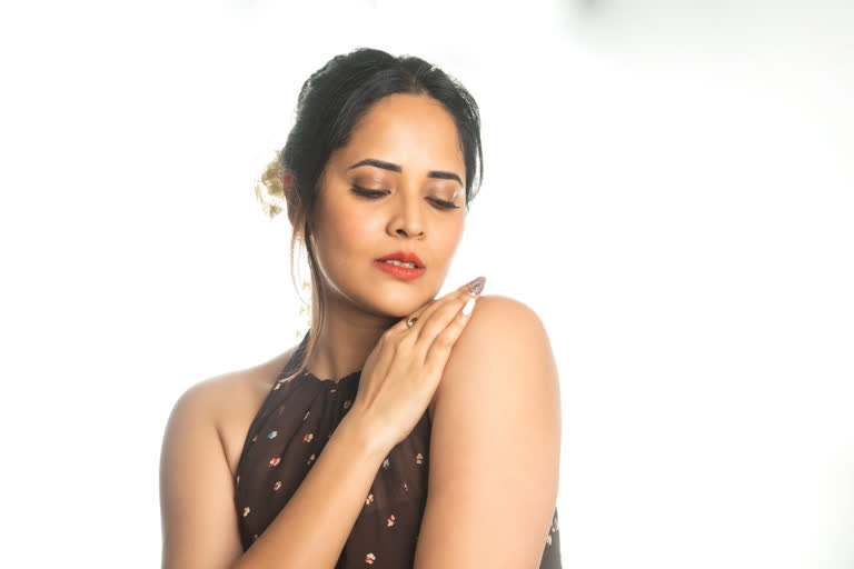 actor Anasuya Tweet gone Viral and netizens fire on her