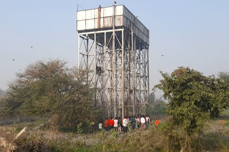 बेतिया में पानी टंकी से मिला युवक का शव