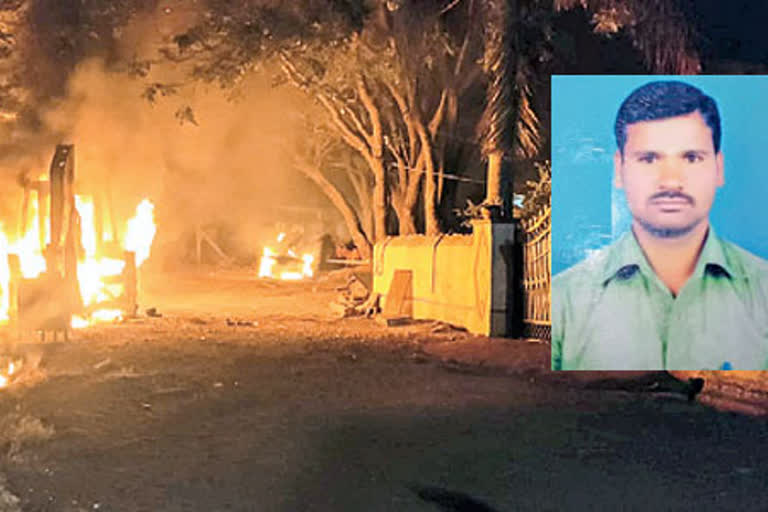 Man killed over love issue in Telangana, Man killed over love issue in Vikarabad, Vikarabad crime news, Telangana news, ತೆಲಂಗಾಣದಲ್ಲಿ ಪ್ರೀತಿ ವಿಷಯಕ್ಕೆ ವ್ಯಕ್ತಿ ಕೊಲೆ, ವಿಕಾರಾಬಾದ್​ನಲ್ಲಿ ಪ್ರೀತಿ ವಿಷಯಕ್ಕೆ ವ್ಯಕ್ತಿ ಕೊಲೆ, ವಿಕಾರಾಬಾದ್​ ಅಪರಾಧ ಸುದ್ದಿ, ತೆಲಂಗಾಣ ಸುದ್ದಿ,