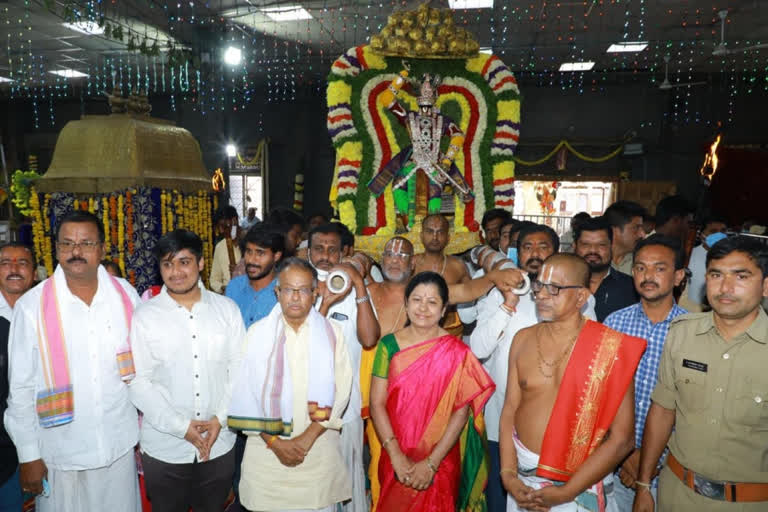 Swami in the garb of Govardhanagiri