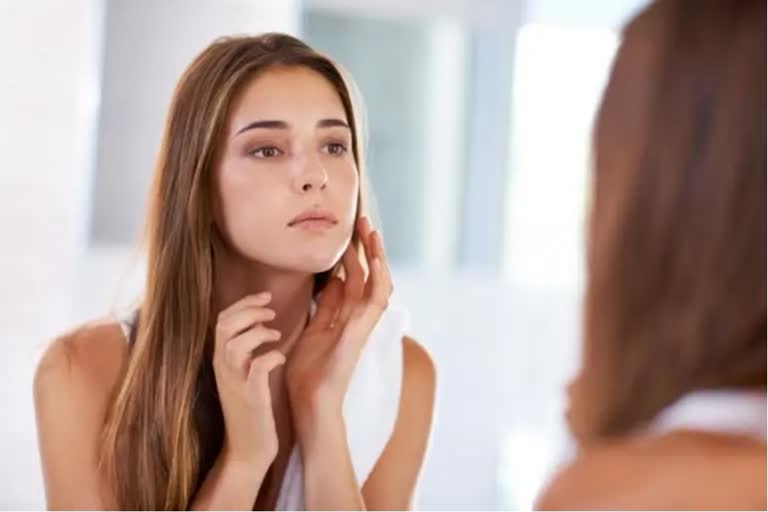 7 factors leading to skin related problems  skin care tips  how to keep the skin healthy  what affects the skin  what causes skin problems  ചര്‍മ്മത്തിന്‍റ ആരോഗ്യം  ചര്‍മ്മത്തെ ബാധിക്കുന്ന പ്രധാന ഘടങ്ങള്‍  ജീവിത ശൈലി എങ്ങനെ ചര്‍മ്മത്തെ ബാധിക്കുന്നു