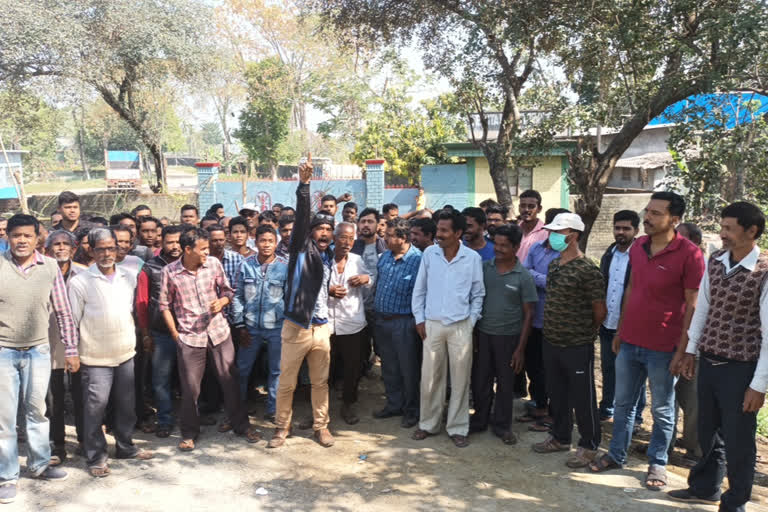 Farmers Block Roads