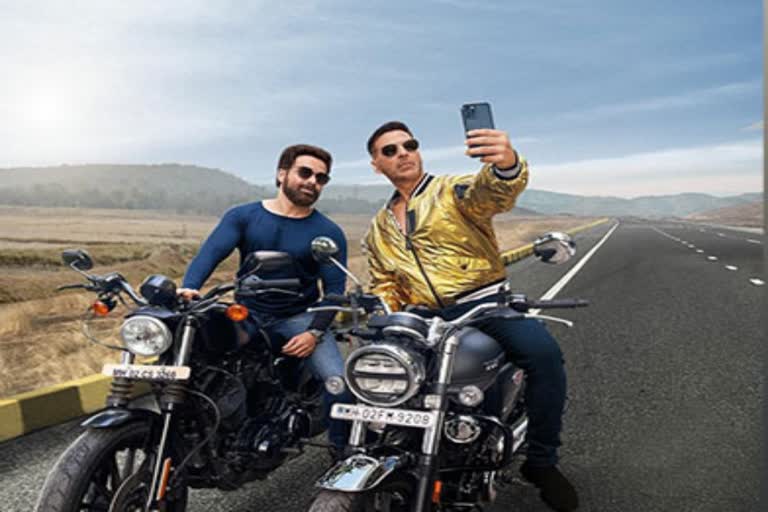 Akshay Kumar and Emraan Hashmi  Selfiee Goes on Floors