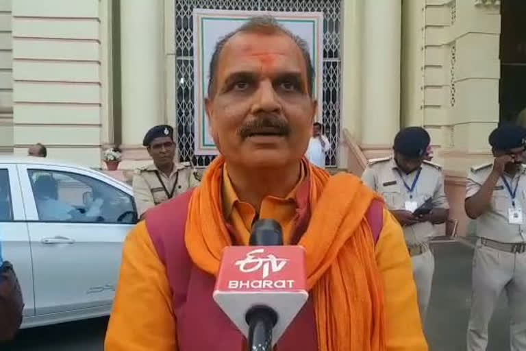 बीजेपी विधायक हरिभूषण ठाकुर