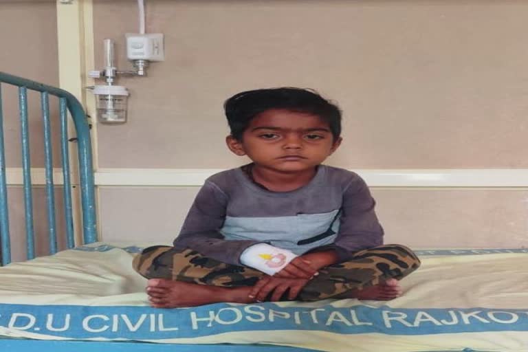 Treatment for Children in Rajkot : ત્રણ વર્ષના બાળકને નવજીવન પ્રદાન કરતી ખાનગી હોસ્પિટલના ડોકટરો બન્યા દેવદૂત