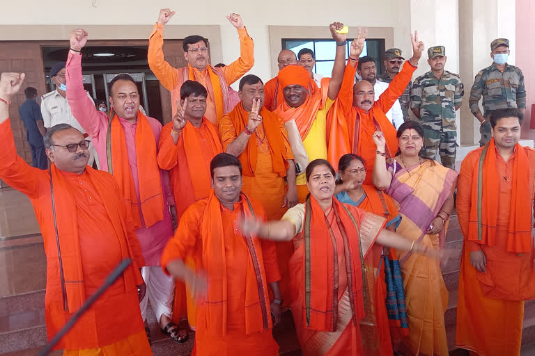 Jai Shri Ram slogans raised outside Jharkhand Assembly