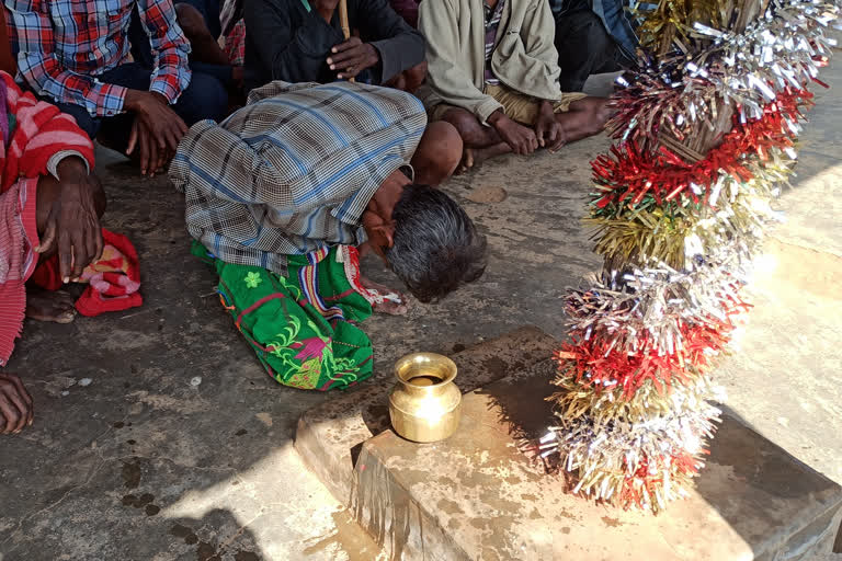 Worship at Manjhi Than of Dumka for local policy