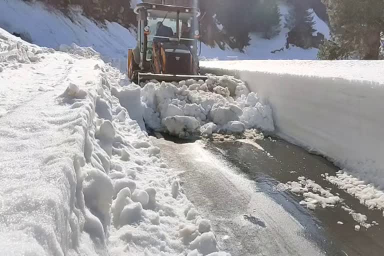 Snow Clearance Started on Mughal Road: تاریخی مغل روڑ پر برف ہٹانے کا کام جاری