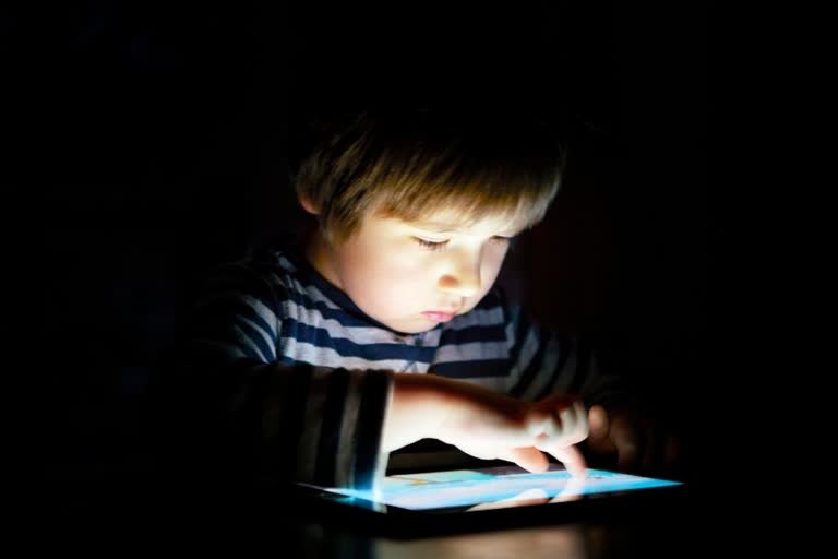 kids screen time, how to reduce screen time, how screen time affects health, kids health tips, Increase in childrens screen time poses health risks