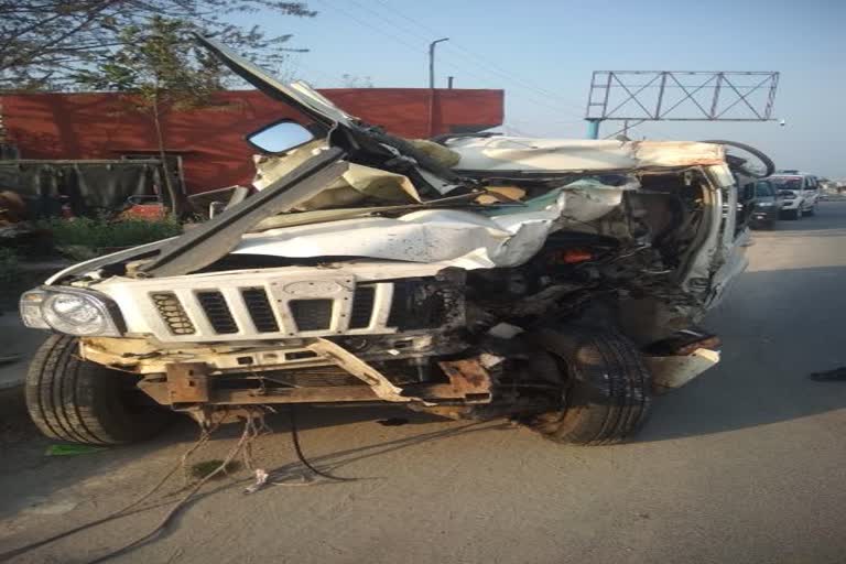 Scorpio collides with tractor-trolley