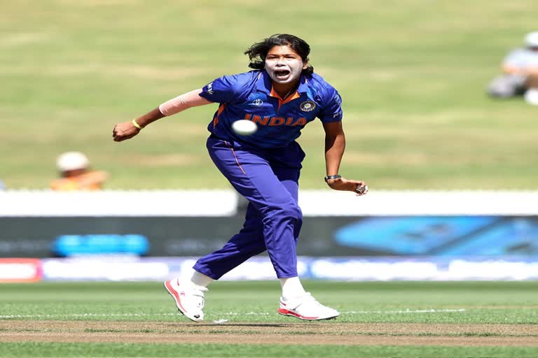 Julan Goswami creates History  വനിതാ ലോകകപ്പിൽ കൂടുതൽ വിക്കറ്റ് നേട്ടം സ്വന്തമാക്കി ജുലൻ  Julan takes more wickets in Women's World Cup  ചരിത്രം കുറിച്ച് ജുലൻ ഗോസ്വാമി  Jhulan Goswami Becomes Highest Wicket-Taker  Highest Wicket-Taker In Women's World Cup History  WOMENS WORLD CUP 2022  മുൻ ഓസ്‌ട്രേലിയൻ താരം ലിൻ ഫുൾസ്റ്റണെയാണ് ജുലൻ മറികടന്നത്  Julan overtook former Australian Lynn Fullston