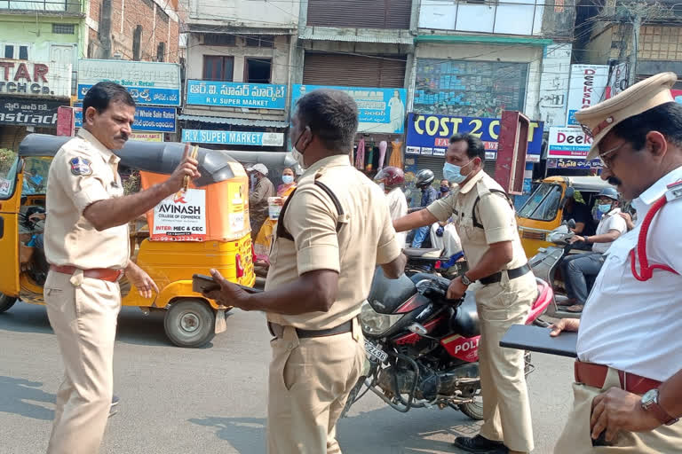 challan on three constables for not wearing helmet in hanmakonda