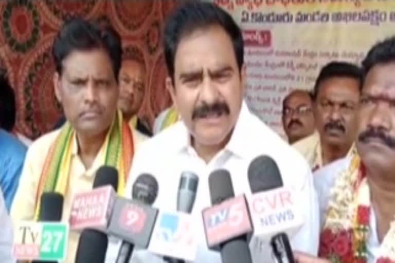 Devineni Uma in support of kidney victims in konduru mandal