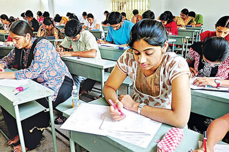 TET Exam: టెట్​ గట్టెక్కేదెట్లా?.. బయాలజీ, భాషాపండితులకు గణిత భారం