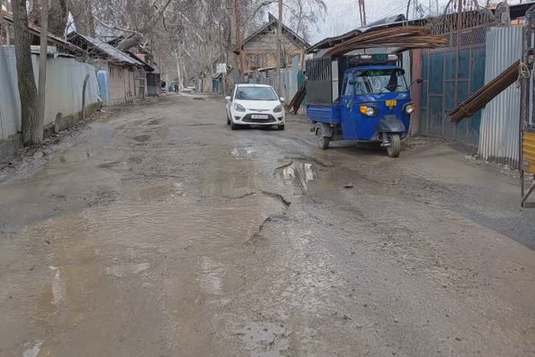 Dilapidated Inner Roads In Ganderbal: گاندربل کے بیشتر علاقوں کی رابطہ سڑکیں خستہ حالی کا شکار