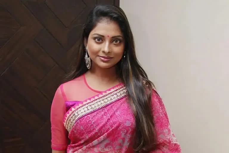 actress-rupa-dutta-arrested-for-alleged-pickpocketing-at-international-kolkata-book-fair