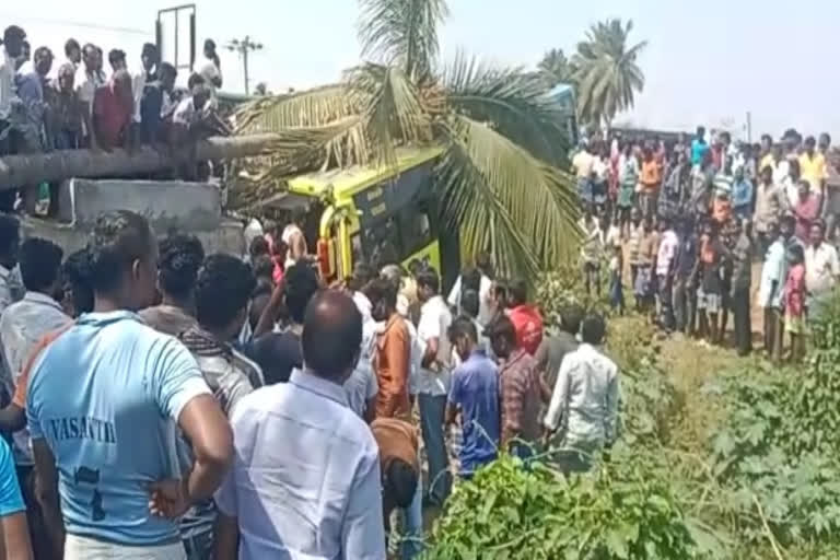 Private Bus Accident at Sangagiri in Salem