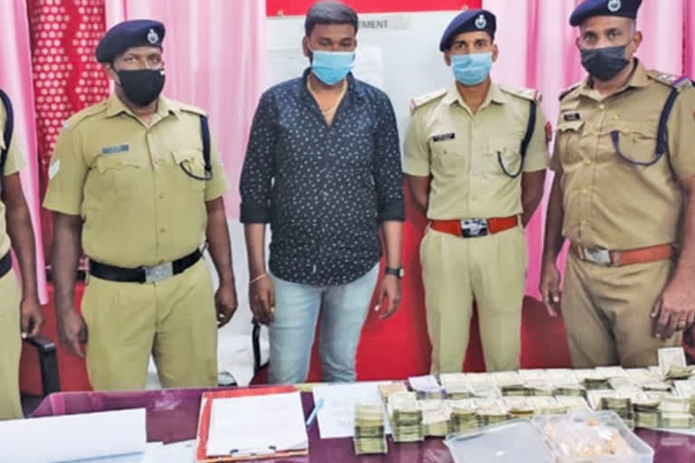 salem railway police captured money in train