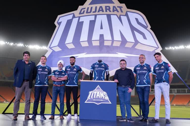 Gujarat Titans  Gujarat Titans launch their Official Team jersey  ഗുജറാത്ത് ടൈറ്റന്‍സ്  ഗുജറാത്ത് ടൈറ്റന്‍സ് ജേഴ്‌സി അവതരിപ്പിച്ചു  ഹാര്‍ദിക് പാണ്ഡ്യ  Hardik Pandya  ഐപിഎല്‍  IPL