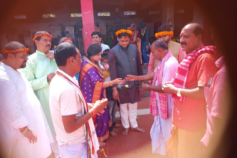 Union Minister of State Shantanu Thakur offered prayers at Basukinath Temple Dumka