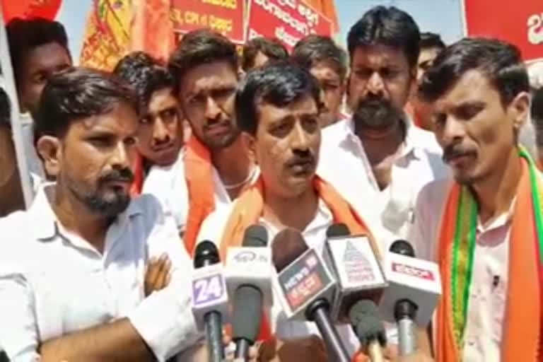 police-brutality-on-hindu-activists-in-kalburgi-hindu-activists-protested