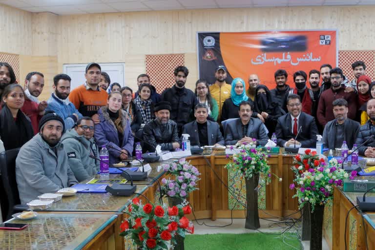 Program on Women's Day at CUK Ganderbal: ’خواتین کو بااختیار بنائے بغیر پائیدار ترقی ناممکن‘