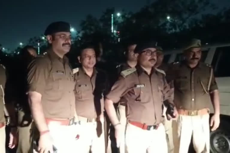 पुलिसकर्मी की पिस्टल छीन भाग रहा था बदमाश