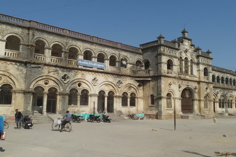 Government schools closed in Junagadh: સરકારનું શિક્ષણ પાછળ કરોડોનું બજેટ છતા જૂનાગઢની 25 શાળો બંધ