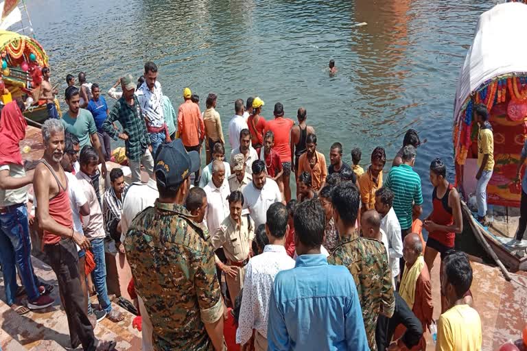 boat overturn at bharat ghat in chitrakoot