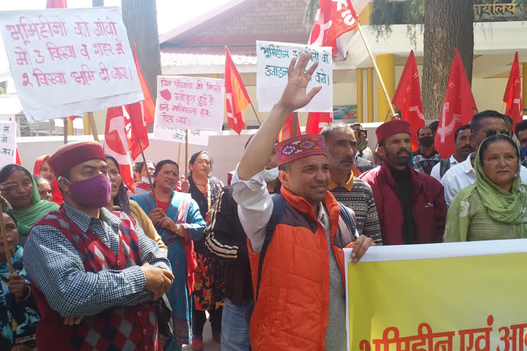 landless and homeless union protest in kullu