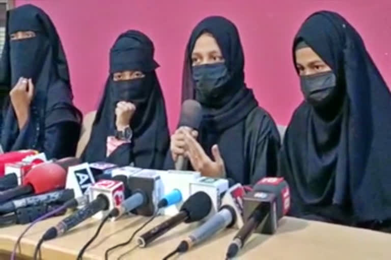 pro-hijab-activists-press-meet-in-udupi