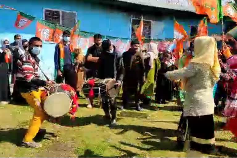 BJP Workers in Bandipora Celebrate Party's Victory: ریاستی انتخابات میں جیت پر بی جے پی کارکنان کا بانڈی پورہ میں جشن