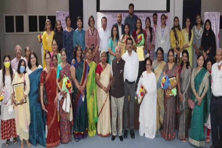 NFSU Honoring Forensic Women Scientists: NFSU યુનિવર્સિટી દ્વારા સીનીયર 11 ફોરેન્સીક મહિલા વૈજ્ઞાનિકોનું સન્માન