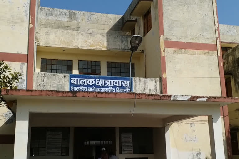 boys entered girls hostel in Jabalpur