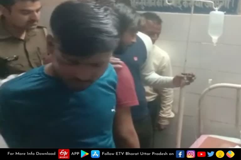 Farrukhabad latest news  etv bharat up news  मिट्टी खनन विवाद  सांसद मुकेश राजपूत  मुकेश राजपूत के रिश्तेदार से मारपीट  MP Mukesh Rajput  Relative of MP Mukesh Rajput assaulted  soil mining dispute  dispute in Farrukhabad  फर्रुखाबाद में मिट्टी खनन  मिट्टी खनन के विवाद  सांसद मुकेश राजपूत  फर्रुखाबाद के मोहल्ला मेंहदीबाग