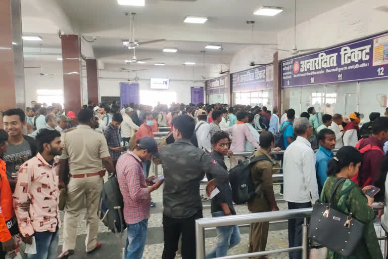 Huge Crowd of Passengers at Patna Junction