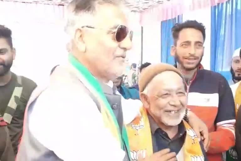 Panches, Sarpanches Join BJP: اوڑی میں متعدد پنچ، سرپنچ بی جے پی میں شامل