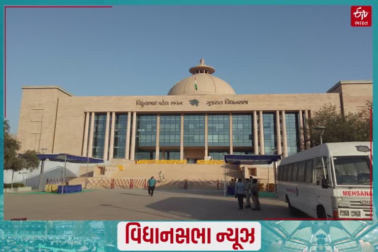 Unemployment In Gujarat: રાજ્યમાં બેરોજગારો વધુ પરંતુ સરકારી ભરતીઓ થતી નથી, જિલ્લા પંચાયતોમાં 4,221 જગ્યાઓ ખાલી