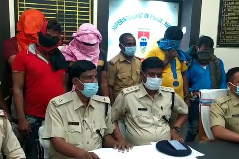 Jharkhand Police arrested five dacoits by raiding in West Bengal